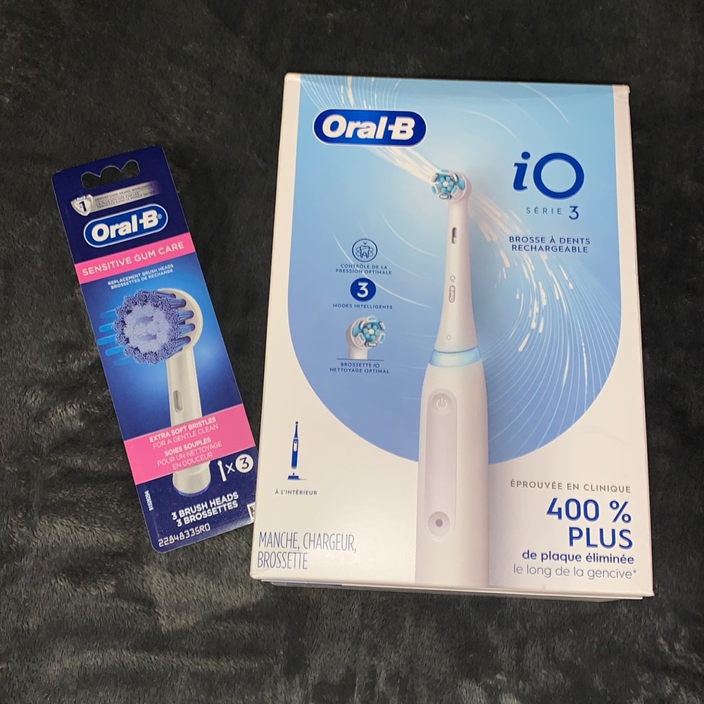 Oral B Rechargeable Toothbrush w/ Brush heads